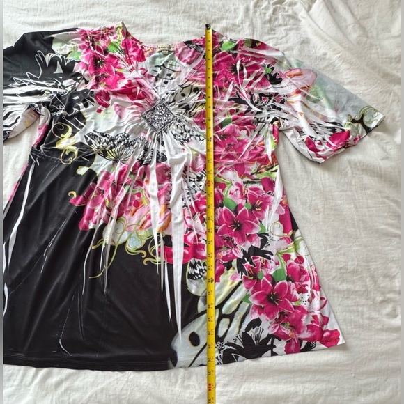ONE WORLD Pink and Black Floral V-Neck Blouse 2X - Picture 6 of 11